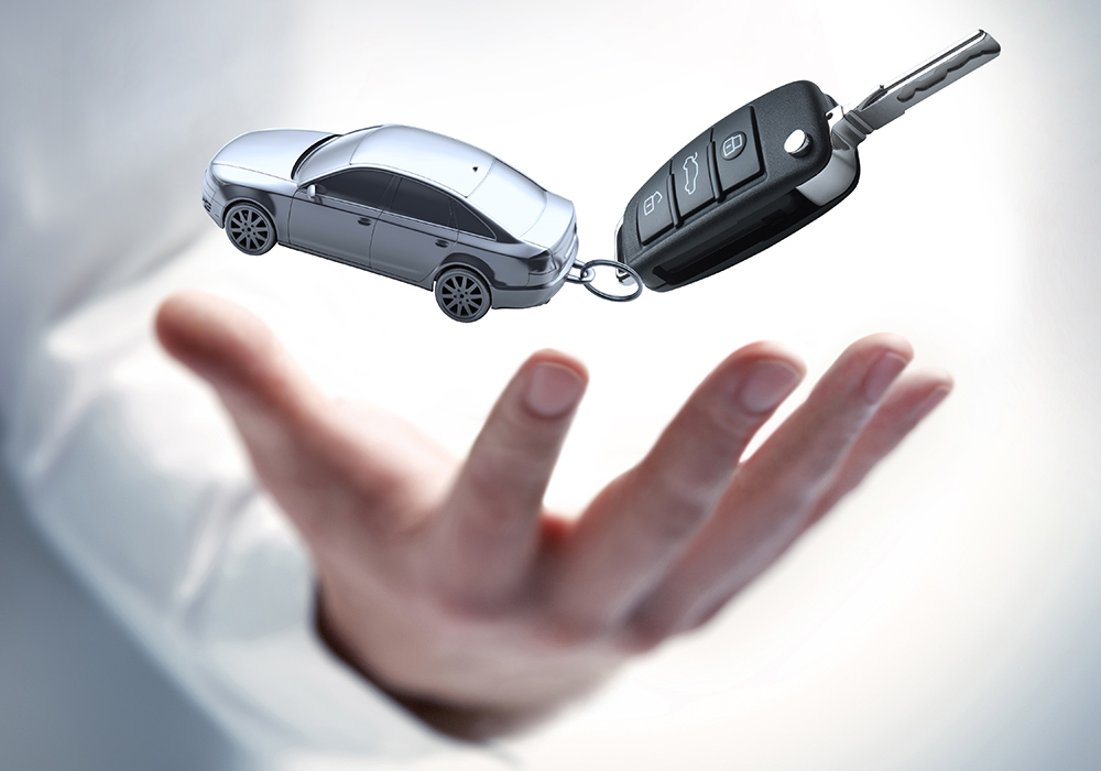 Male,Hand,With,Car,Keys,-,3d,Illustration Chiavi auto in una mano